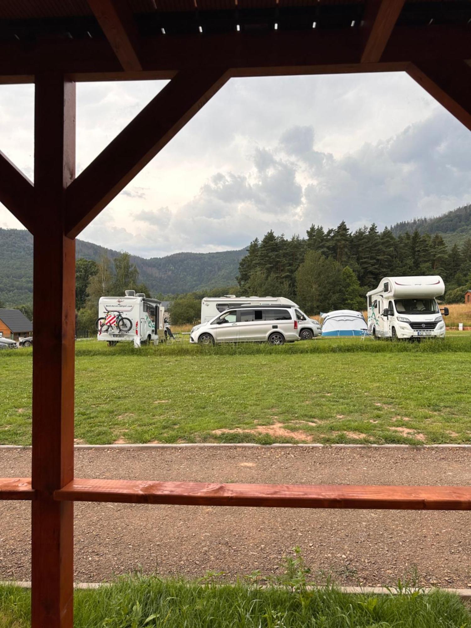 Gory Stolowe Camp -Miejsce Na Kamper, Przyczepe Lub Namiot Радкув Экстерьер фото